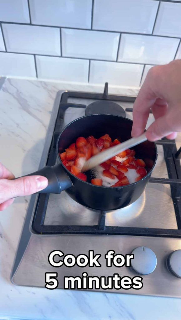 Boil and Stir Strawberries in Suagr